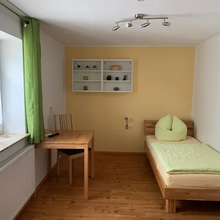 Monteurwohnung, 7 Personen, 4 Schlafzimmer, Nahe Oberkochen Aalen アパート *