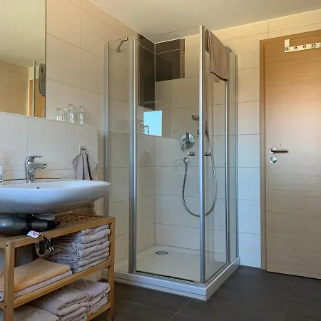 Monteurwohnung, 7 Personen, 4 Schlafzimmer, Nahe Oberkochen Aalen アパート *