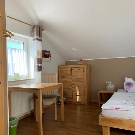 Monteurwohnung, 7 Personen, 4 Schlafzimmer, Nahe Oberkochen Aalen 公寓 *