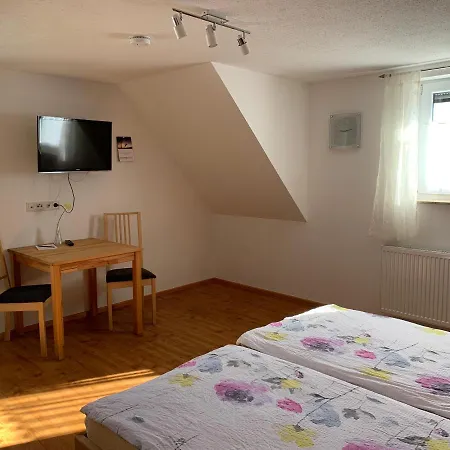 Monteurwohnung, 7 Personen, 4 Schlafzimmer, Nahe Oberkochen Aalen アパート